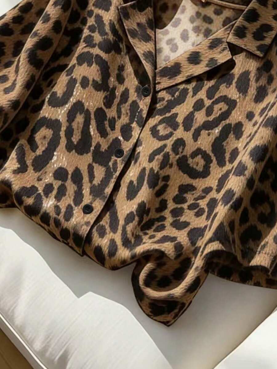 SHEIN Franclia قميص نسائي بأكمام قصيرة بطبعة نمر