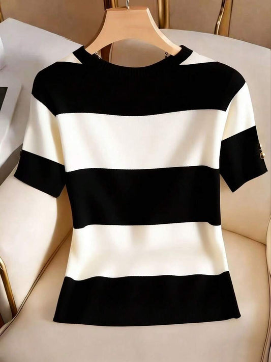 SHEIN Franclia تي شيرت مخطط بأكمام قصيرة وأزرار معدنية