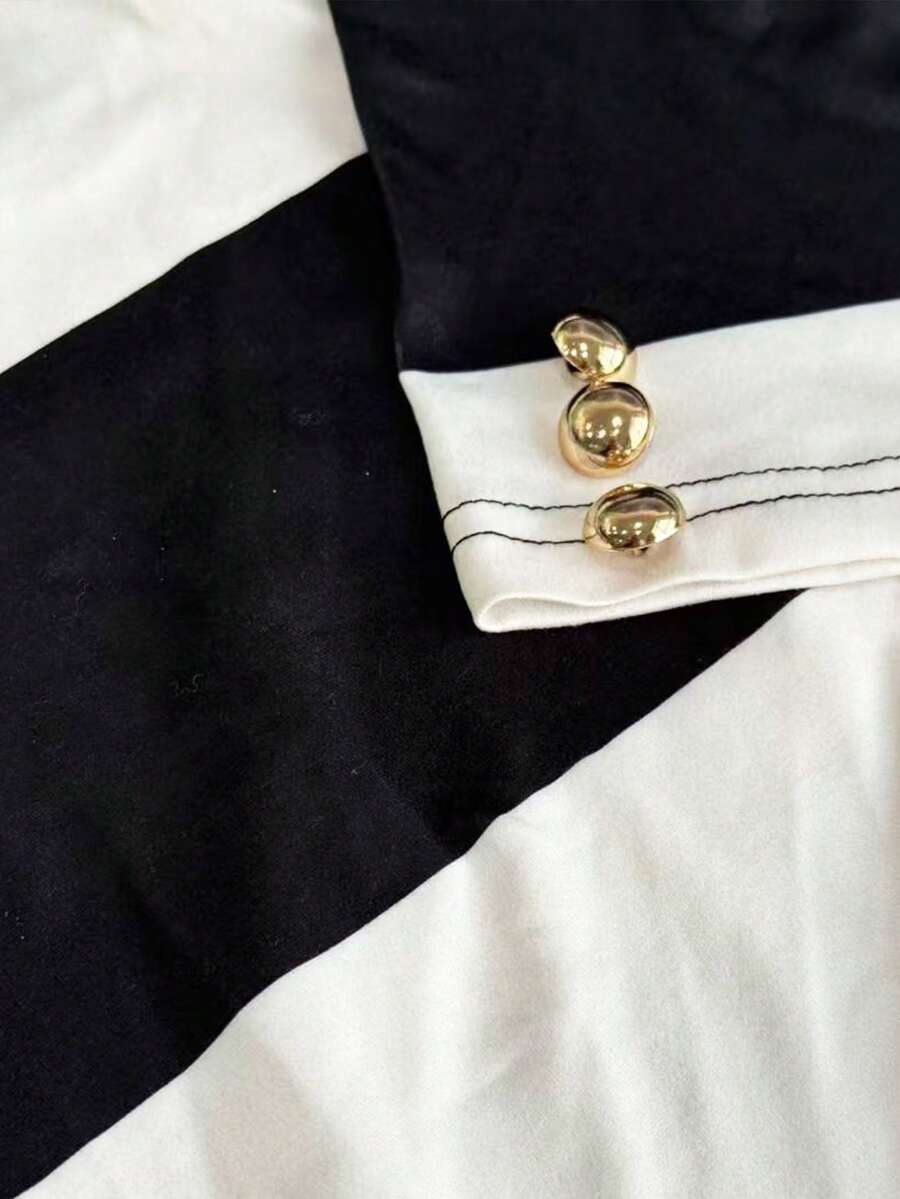 SHEIN Franclia تي شيرت مخطط بأكمام قصيرة وأزرار معدنية