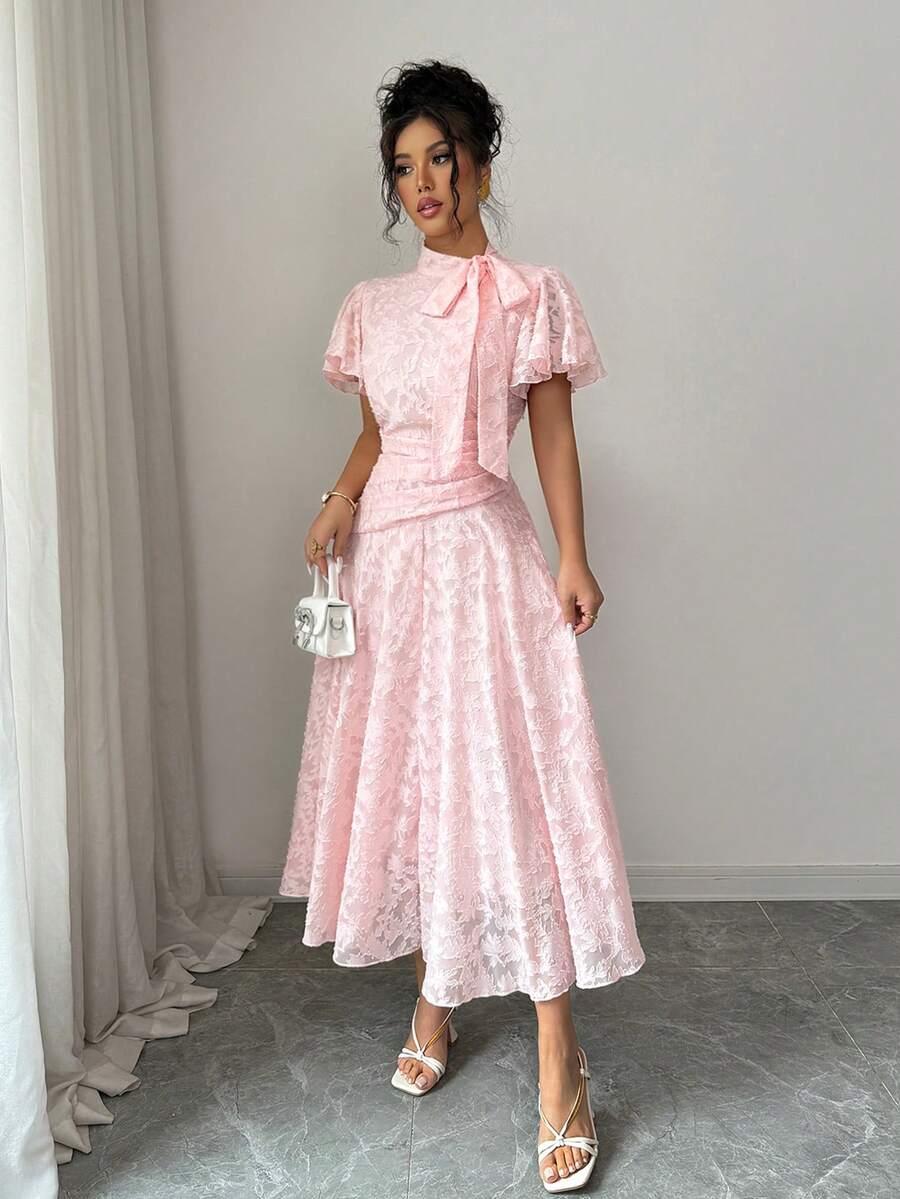 SHEIN Modelyn فستان وردي بخصر مربوط وتجاعيد