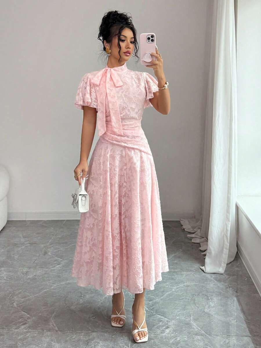 SHEIN Modelyn فستان وردي بخصر مربوط وتجاعيد