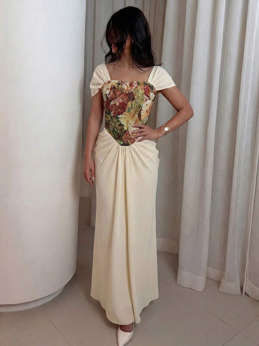 SHEIN Modelyn فستان محبوك جاكار مرقع بأكمام قصيرة بخصر مجمع