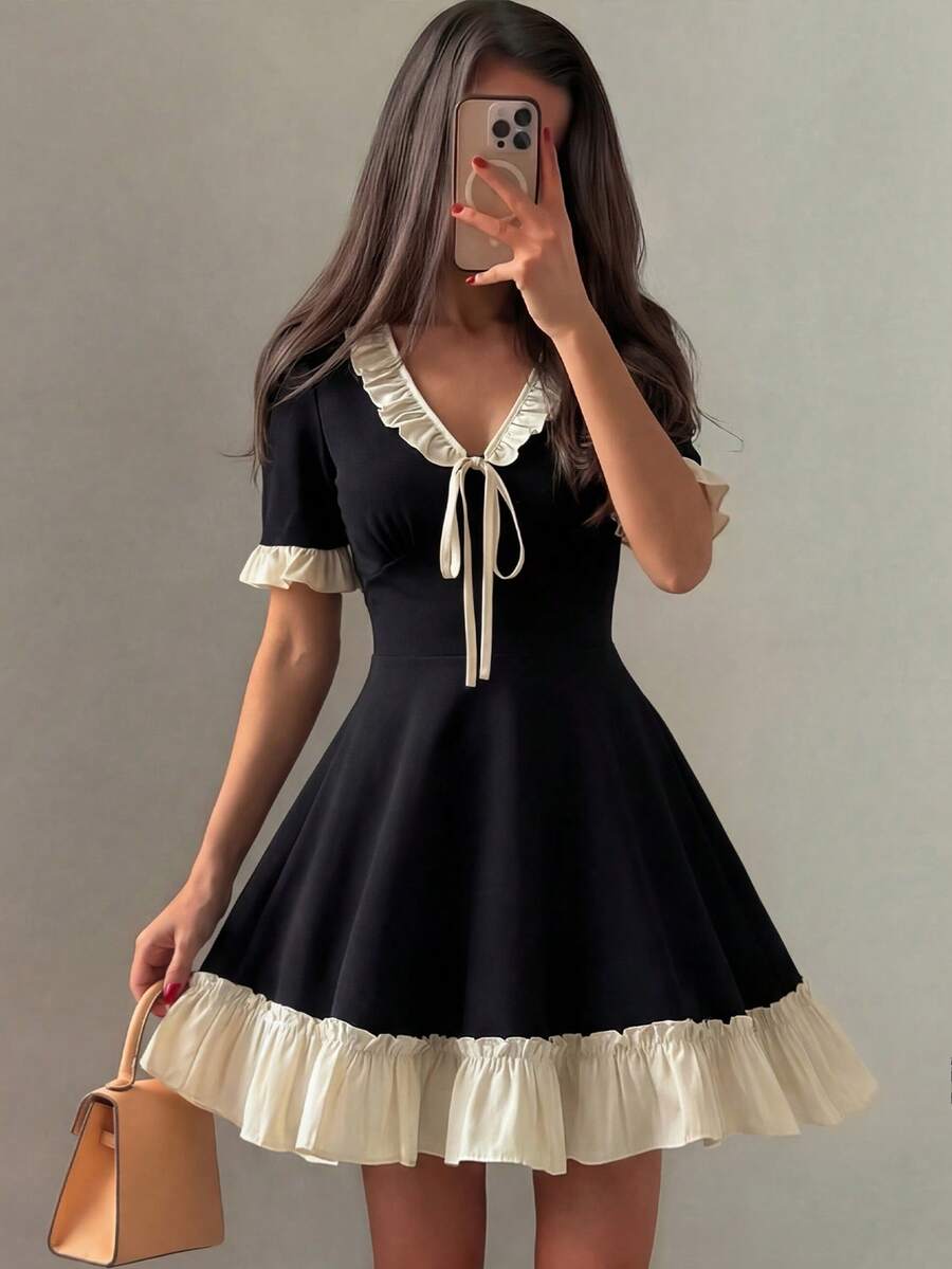 SHEIN MULVARI فستان أسود بأكمام قصيرة بتصميم رقعي وذيل مكشكش