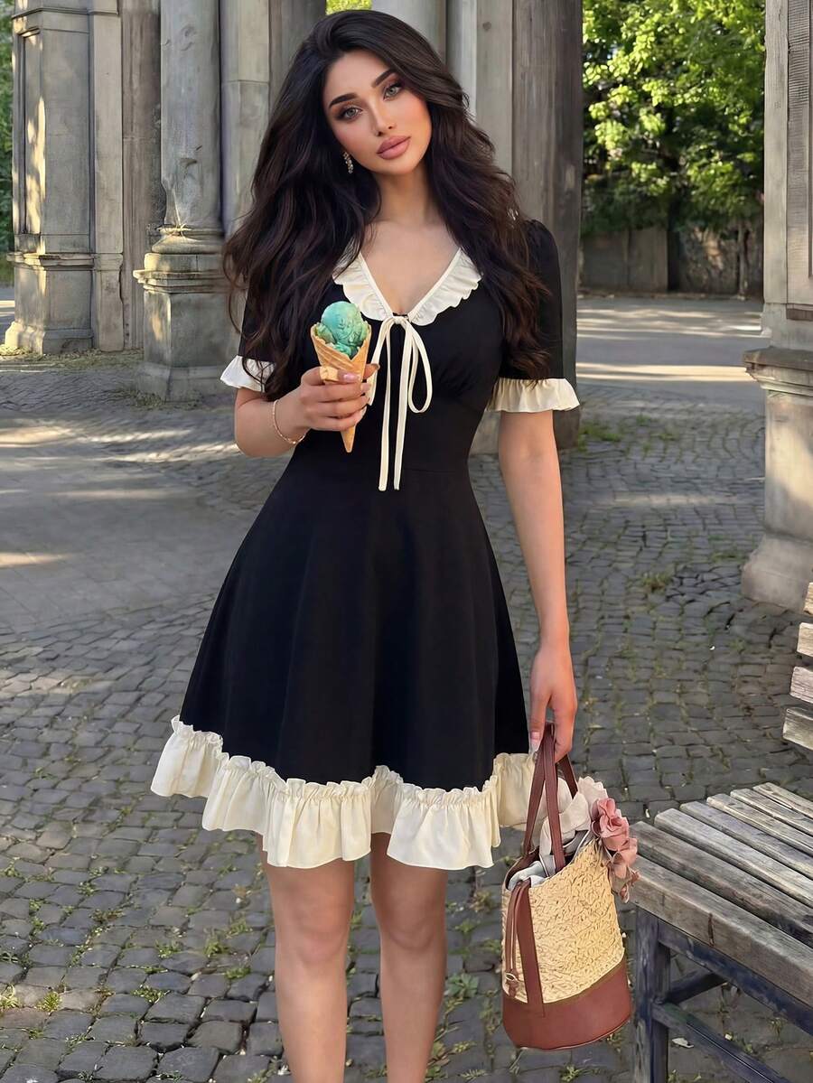 SHEIN MULVARI فستان أسود بأكمام قصيرة بتصميم رقعي وذيل مكشكش