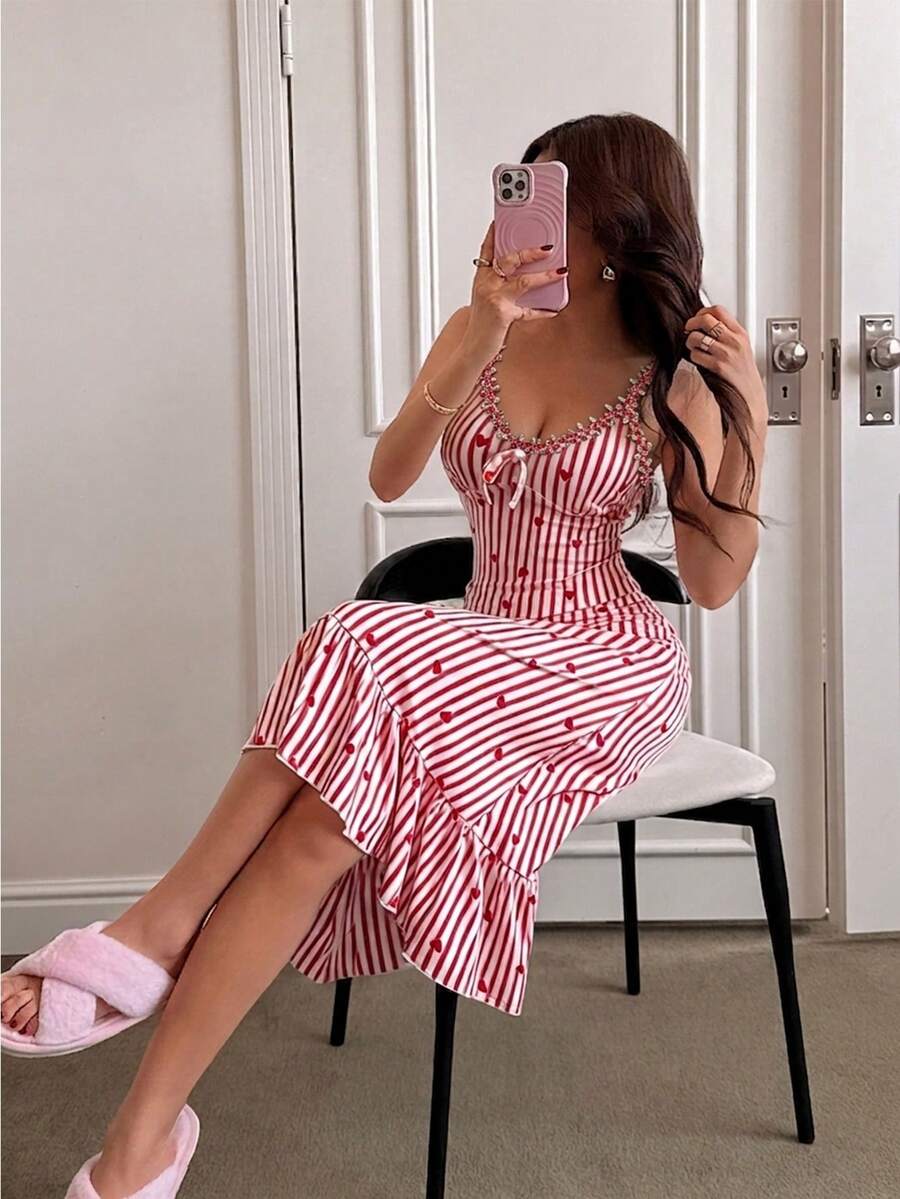 SHEIN Dream Adore قميص نوم بطبعة قلب وحافة مكرمشة