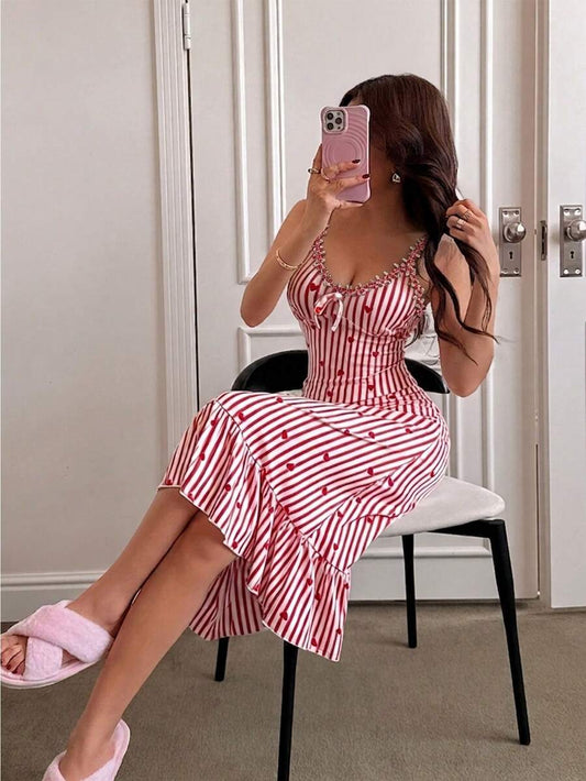 SHEIN Dream Adore قميص نوم بطبعة قلب وحافة مكرمشة