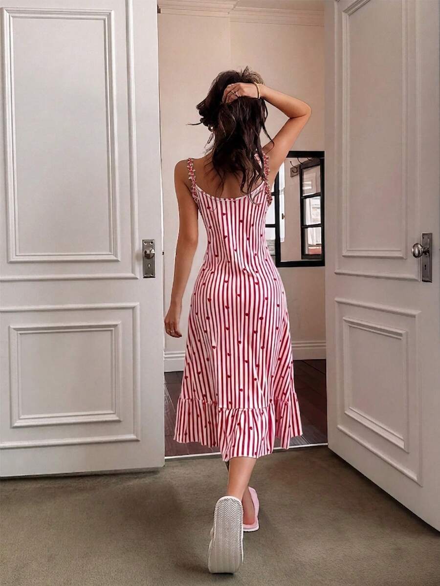 SHEIN Dream Adore قميص نوم بطبعة قلب وحافة مكرمشة