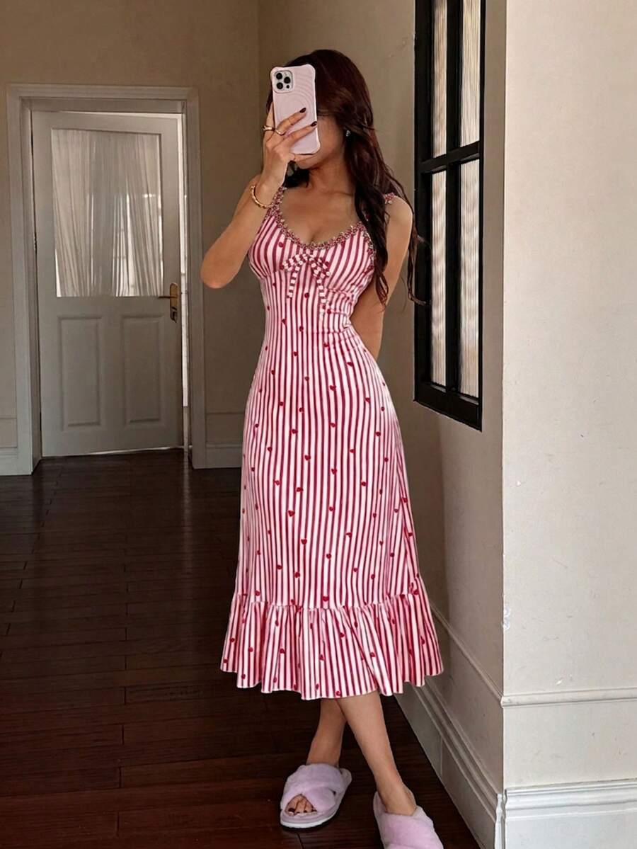 SHEIN Dream Adore قميص نوم بطبعة قلب وحافة مكرمشة