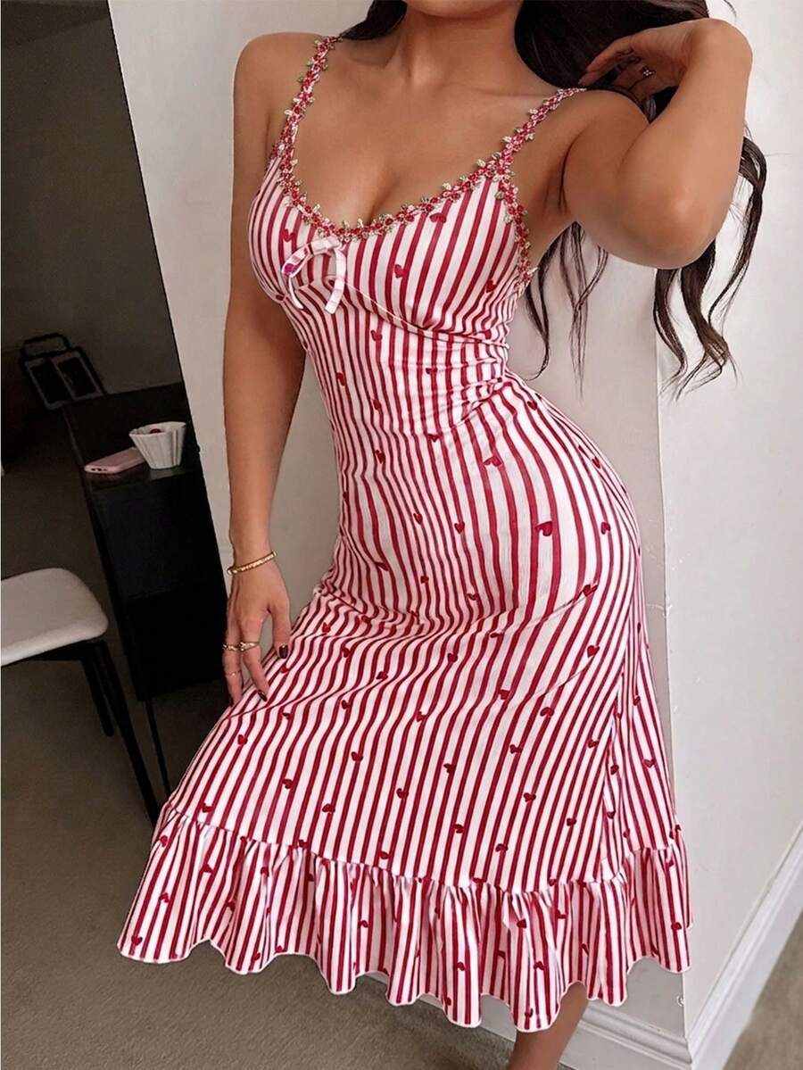 SHEIN Dream Adore قميص نوم بطبعة قلب وحافة مكرمشة