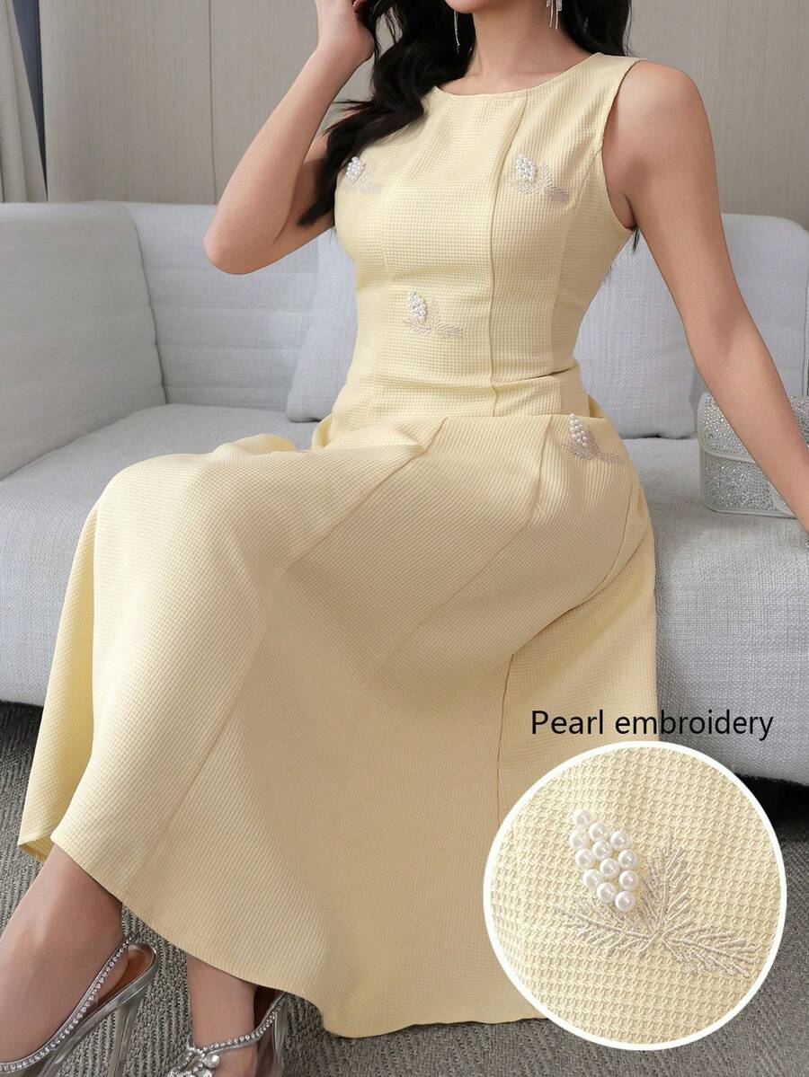 SHEIN Feyla فستان أصفر للمقاس الكبير بدون أكمام مطرز ومزين باللؤلؤ