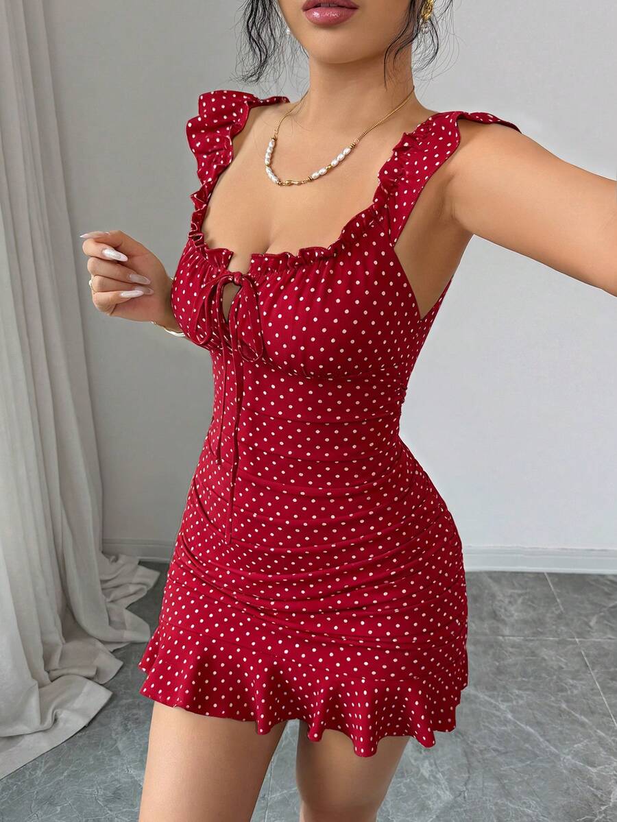 SHEIN SELIANNE فستان كاجوال أحمر بخصر مربوط وكشكشة ونقشة نقاط