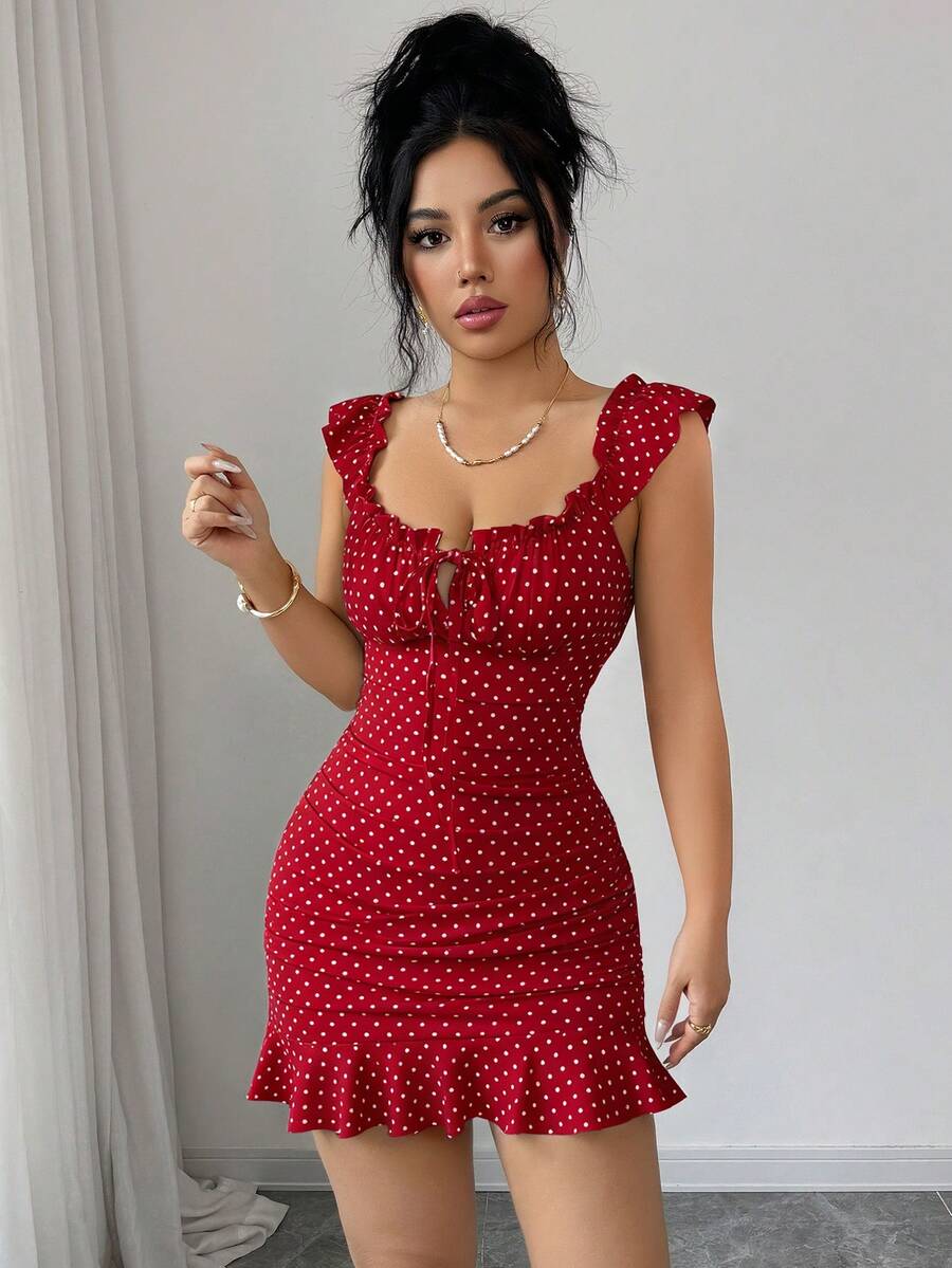 SHEIN SELIANNE فستان كاجوال أحمر بخصر مربوط وكشكشة ونقشة نقاط