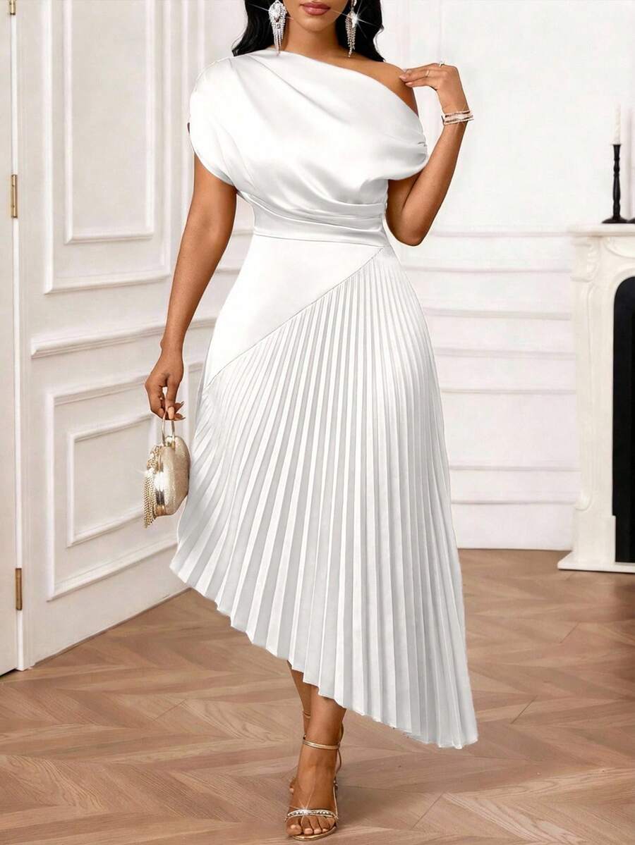 SHEIN Lady فستان للمقاسات الكبيرة بلون أبيض بحافة غير متماثلة وكسرات