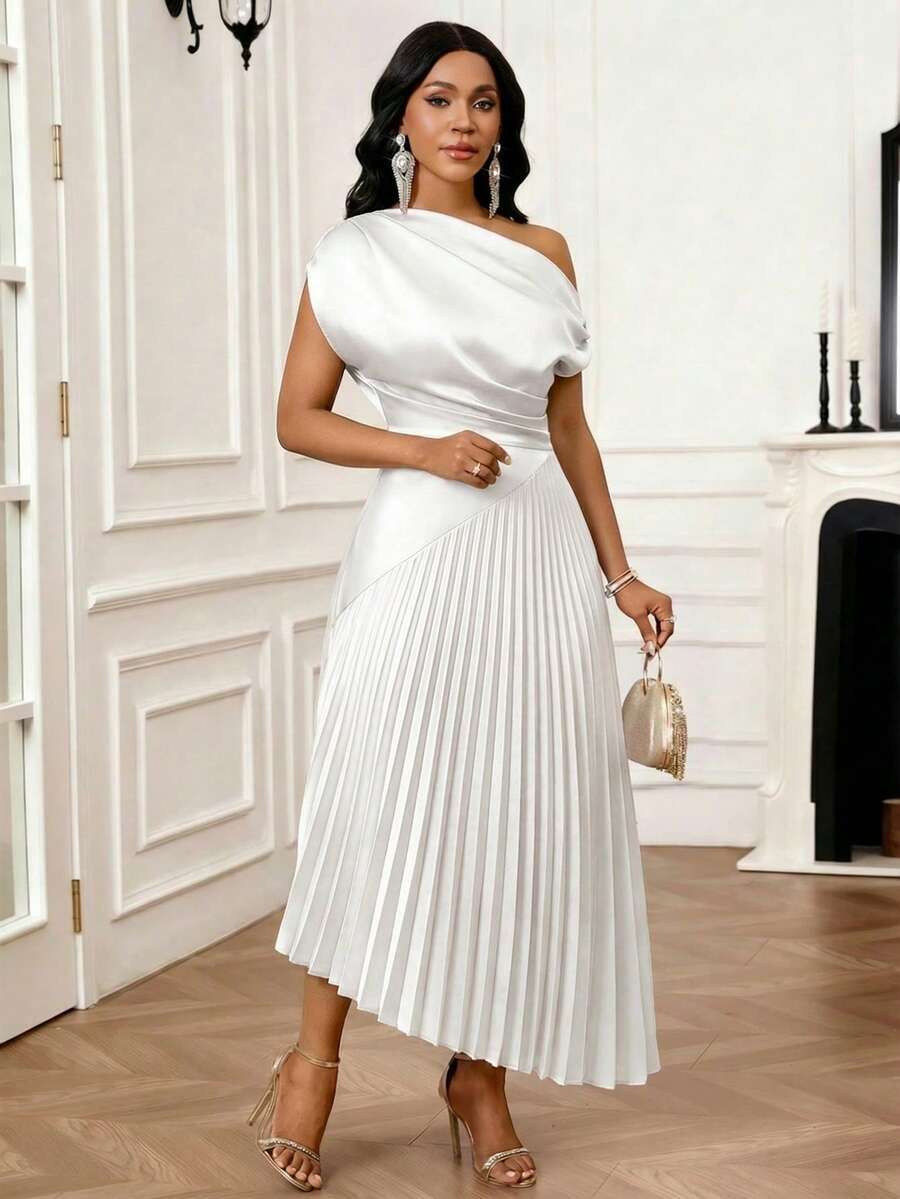 SHEIN Lady فستان للمقاسات الكبيرة بلون أبيض بحافة غير متماثلة وكسرات