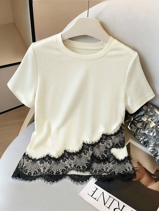 SHEIN Qadelle بلوزة بياقة دائرية وأكمام قصيرة مزينة بدانتيل بلون مشمشي