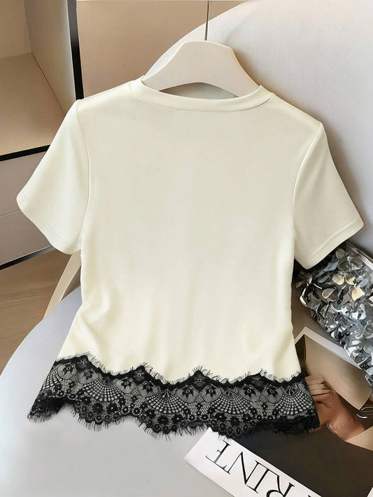 SHEIN Qadelle بلوزة بياقة دائرية وأكمام قصيرة مزينة بدانتيل بلون مشمشي