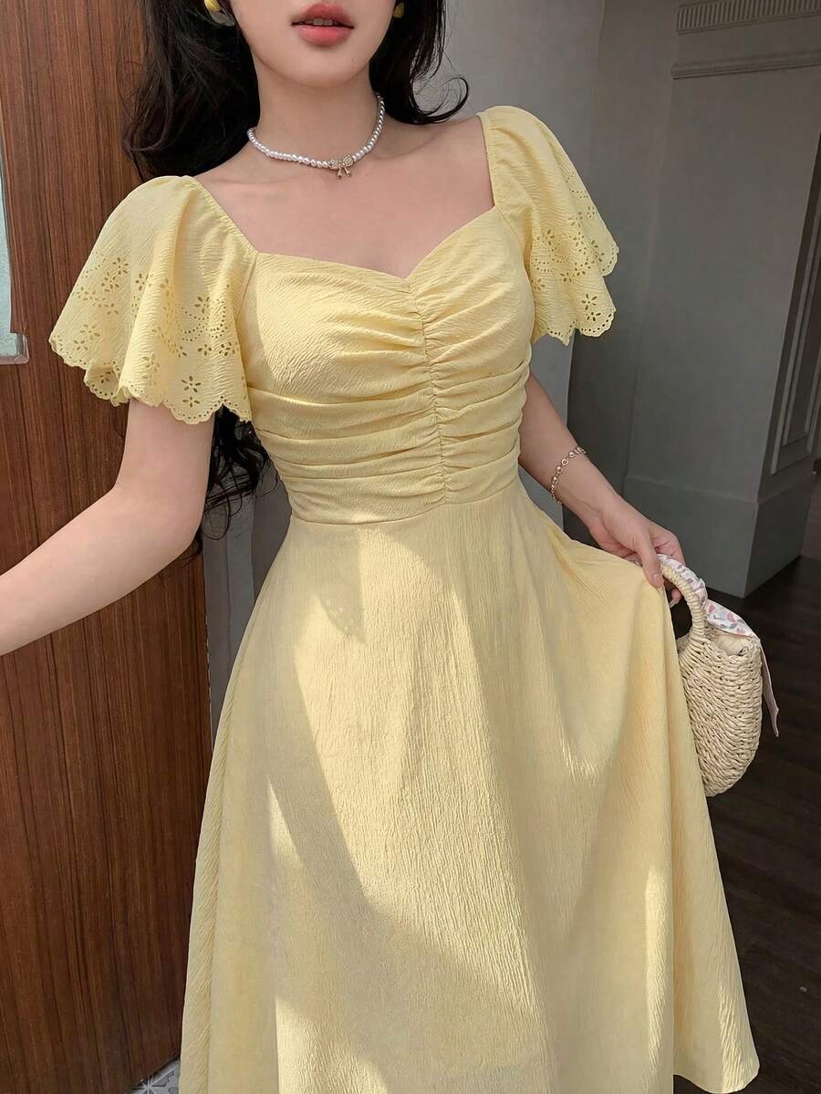 SHEIN Modelyn فستان أصفر متوسط الطول بأكمام قصيرة وخصر مجمع