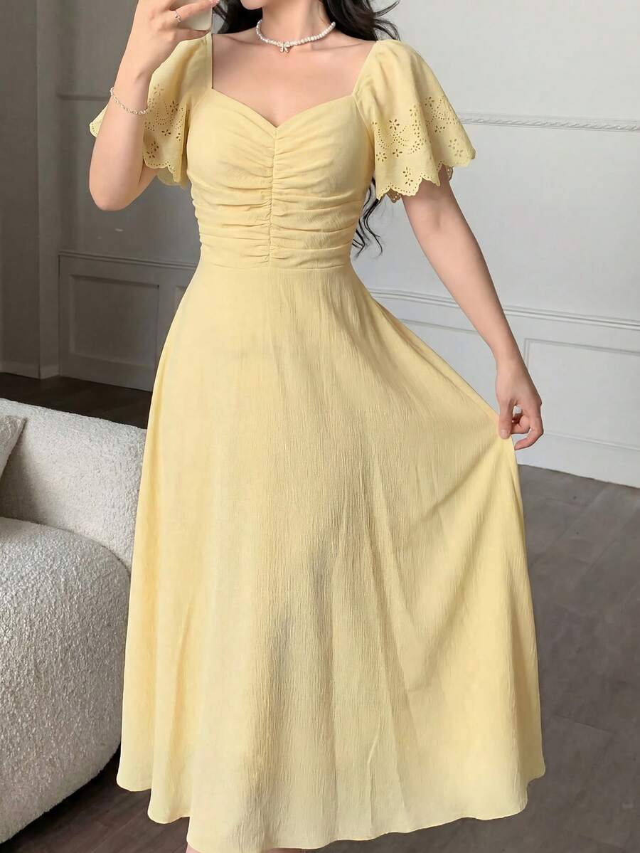 SHEIN Modelyn فستان أصفر متوسط الطول بأكمام قصيرة وخصر مجمع