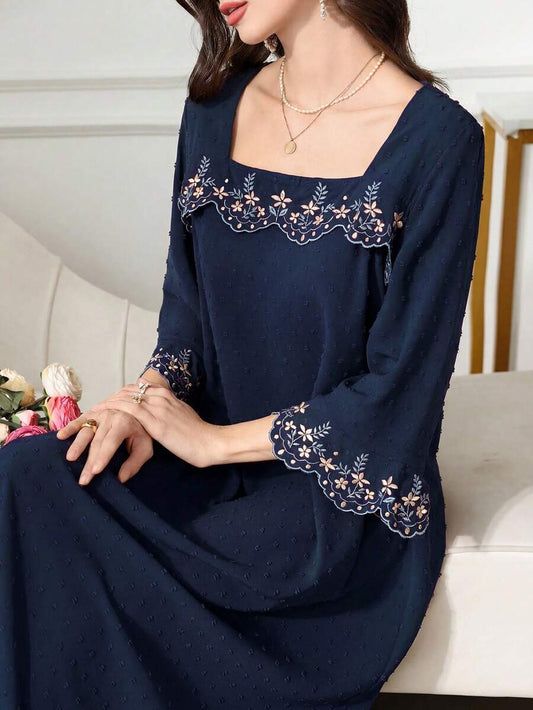 SHEIN Al Najma فستان عربي محتشم مطرز أنيق بلون أزرق كحلي