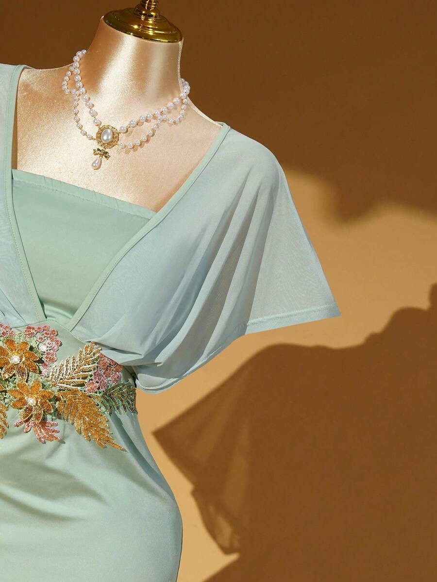 SHEIN Rometta فستان ماكسي للمقاسات الكبيرة بتطريز ملون وشال شبكي وأكمام قصيرة