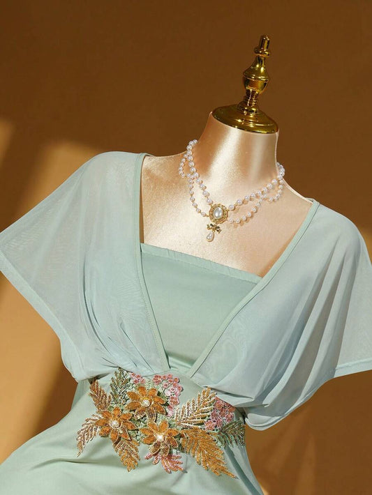 SHEIN Rometta فستان ماكسي للمقاسات الكبيرة بتطريز ملون وشال شبكي وأكمام قصيرة