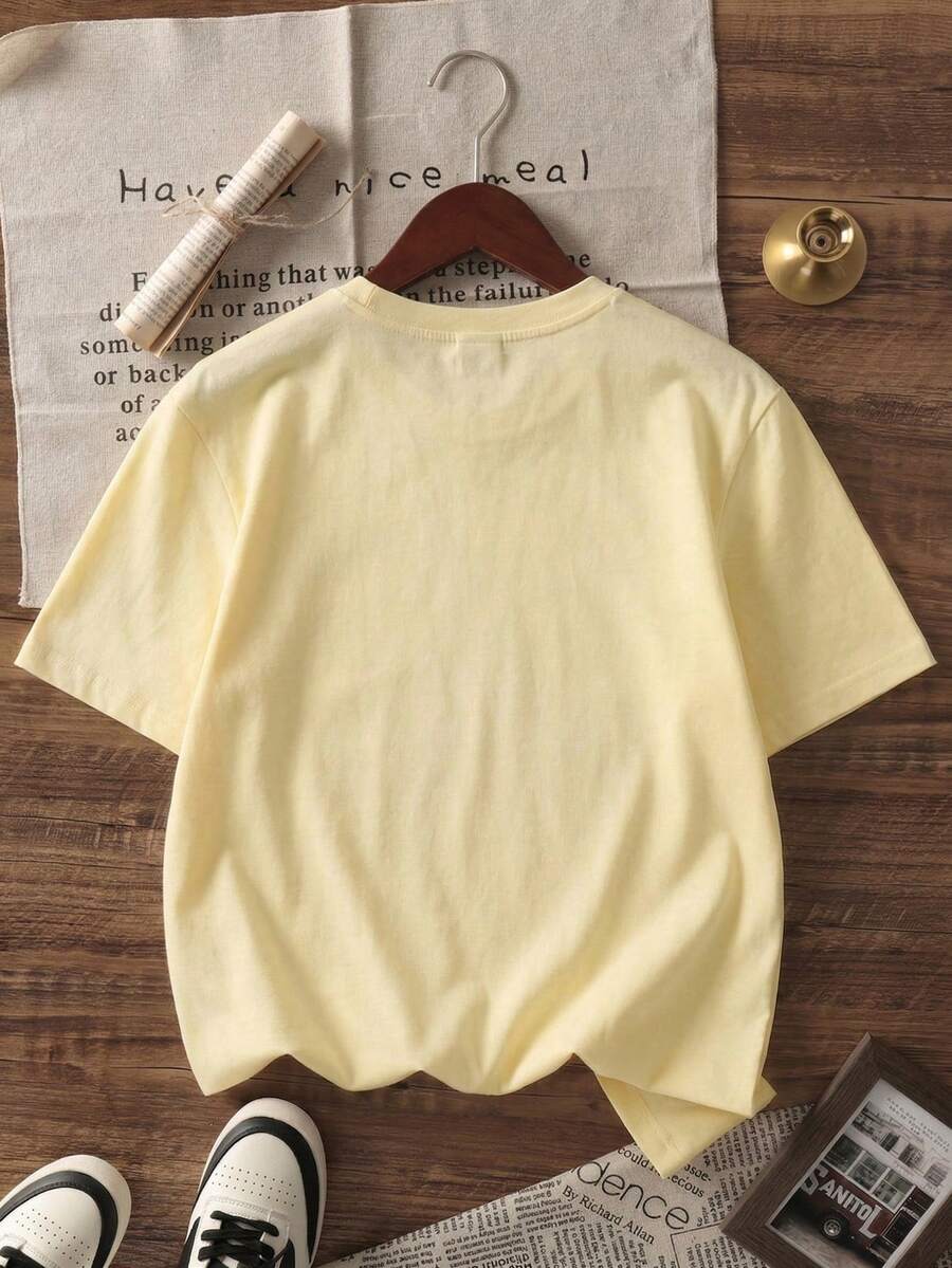 SHEIN تي شيرت أصفر مطبوع بياقة دائرية وأكمام قصيرة