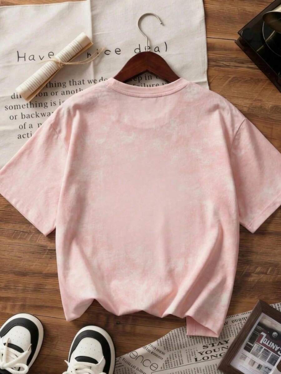 SHEIN تي شيرت كوري فضفاض بطبعة حروف وتدرج وردي ساكورا