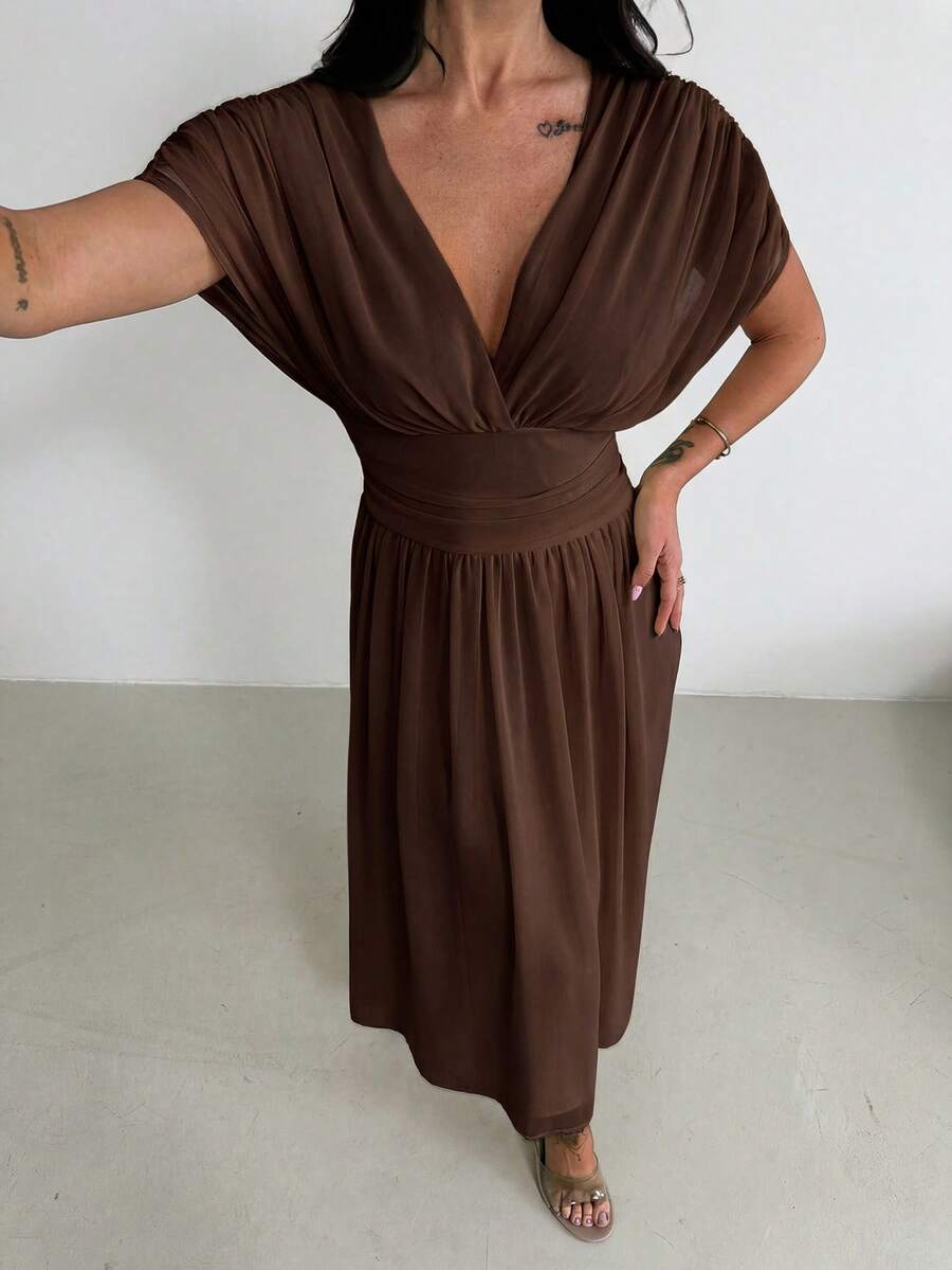 SHEIN Firerie فستان بني بأكمام خفاش مطوية وذيل مكشكش