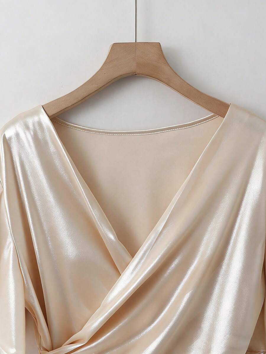 SHEIN Franclia بلوزة ساتان بأكمام قصيرة مكشكشة