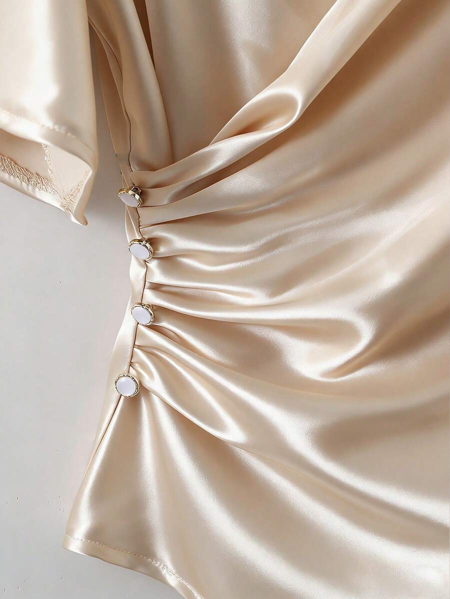 SHEIN Franclia بلوزة ساتان بأكمام قصيرة مكشكشة