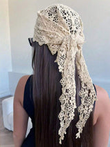 SHEIN وشاح رأس من الدانتيل المزهر خفيف الوزن وقابل للتنفس