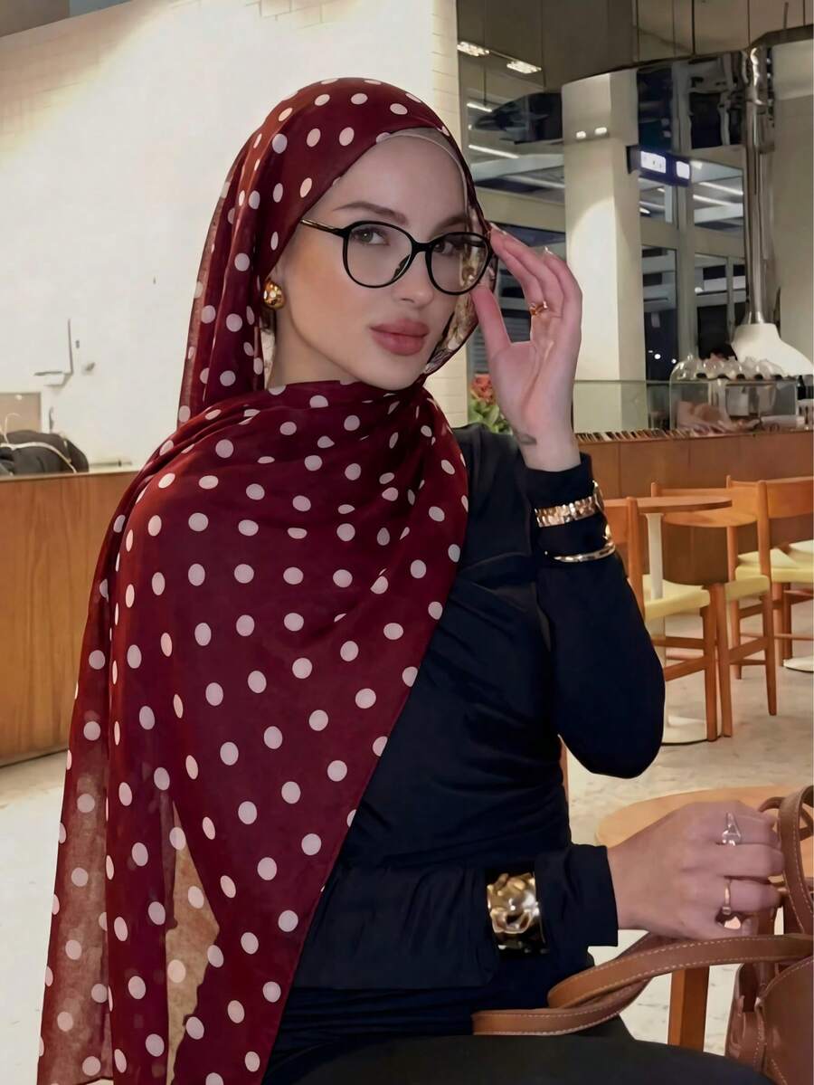 SHEIN حجاب نسائي كاجوال بلون أحمر بطبعة نقاط بيضاء