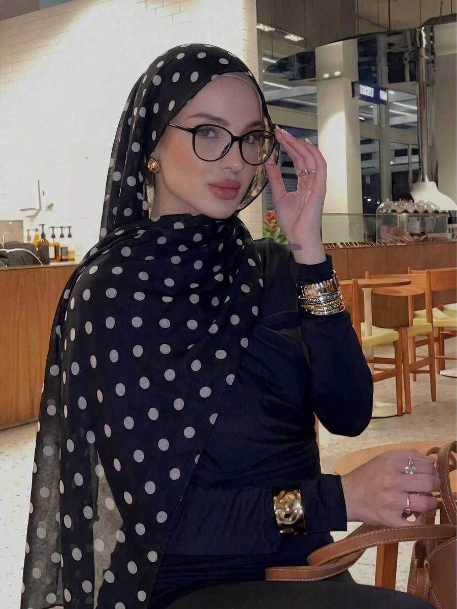 SHEIN حجاب نسائي كاجوال بلون أسود بطبعة نقاط بيضاء
