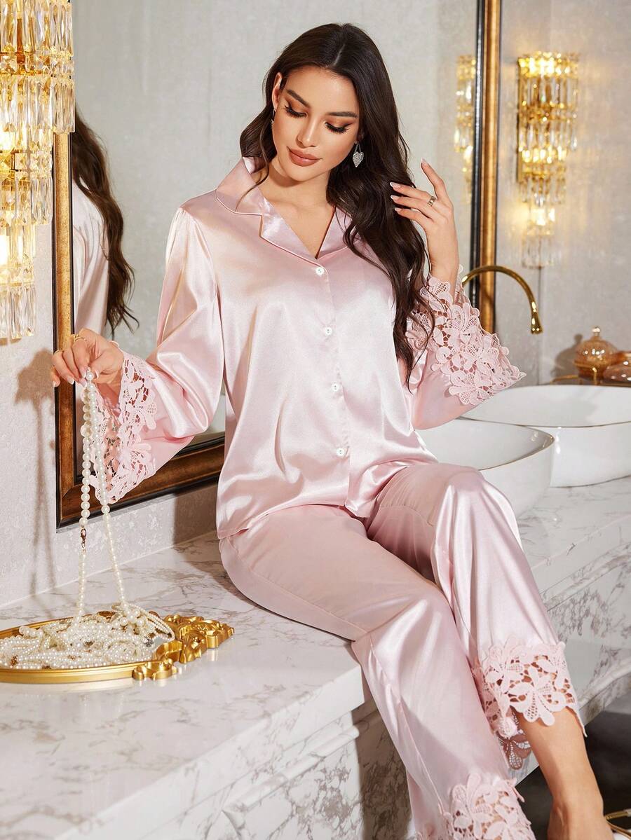 SHEIN طقم بيجامة قطعتين مزين بدانتيل