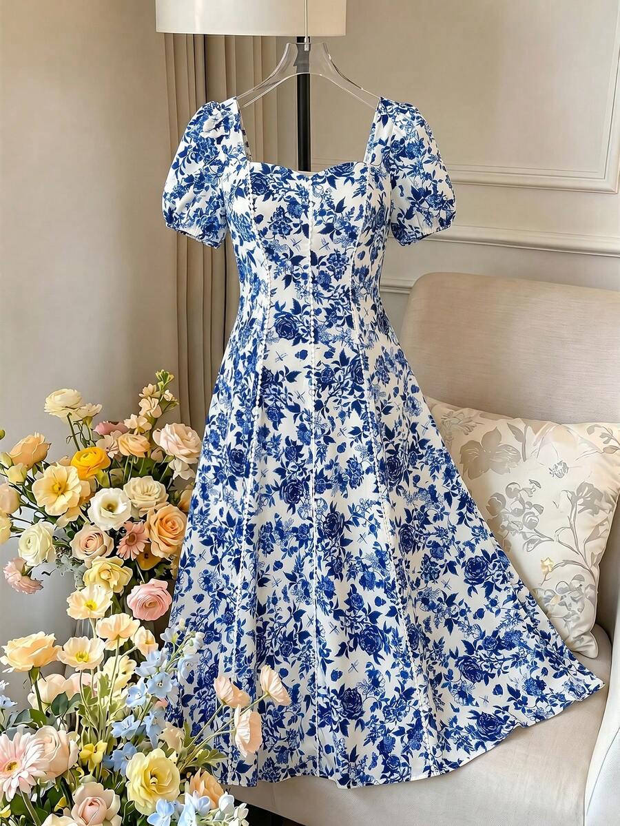 SHEIN FleurLily فستان أزرق للمقاسات الكبيرة بطبعة زهور وأكمام منتفخة وخصر محدد