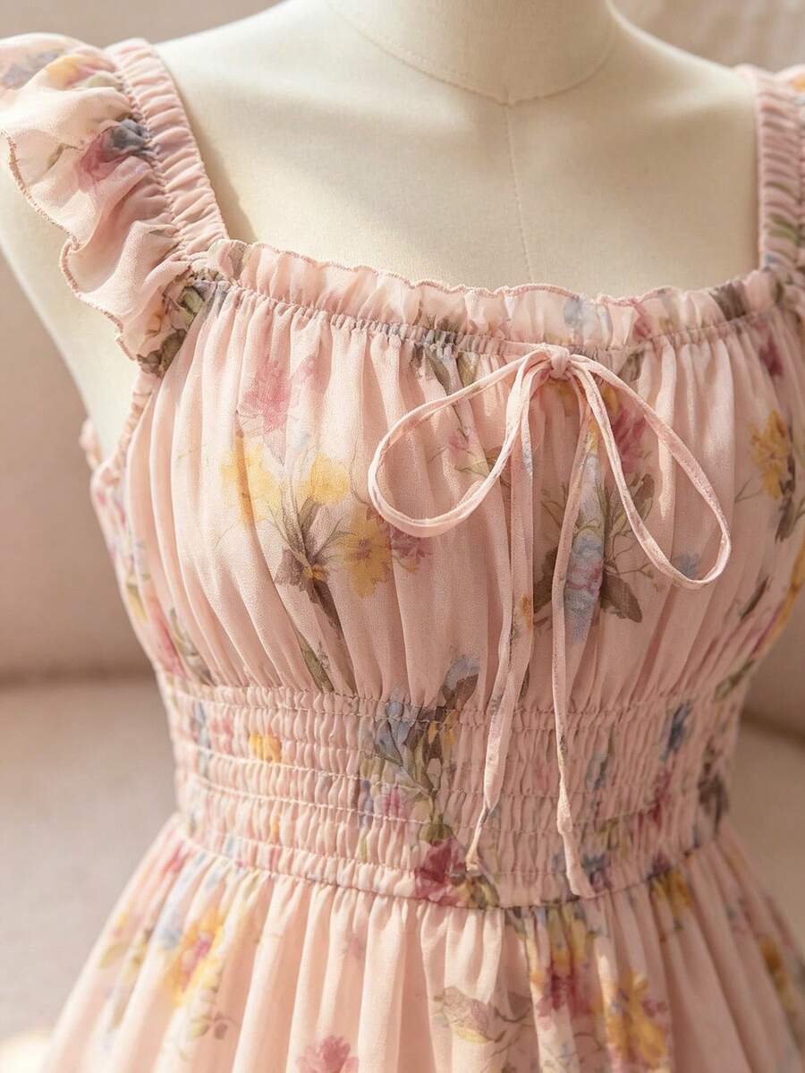 SHEIN GlowEve فستان شيفون مزخرف بزهور صغيرة بحمالات وخصر مجمع وتنورة