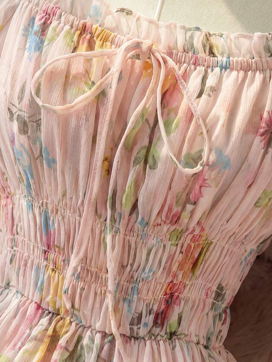 SHEIN GlowEve فستان شيفون مزخرف بزهور صغيرة بحمالات وخصر مجمع وتنورة
