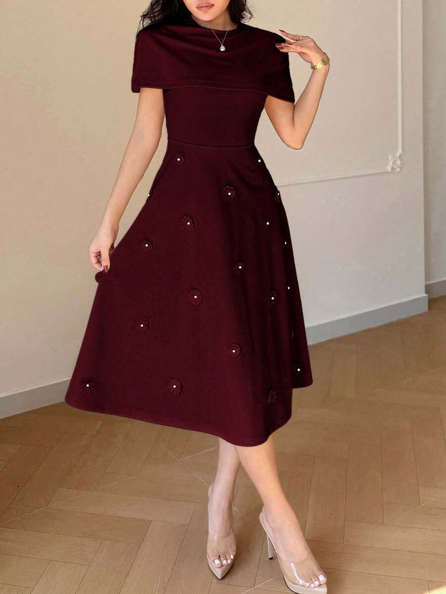 SHEIN Modelyn فستان عنابي قصير سادة مزين بزهور ثلاثية الأبعاد