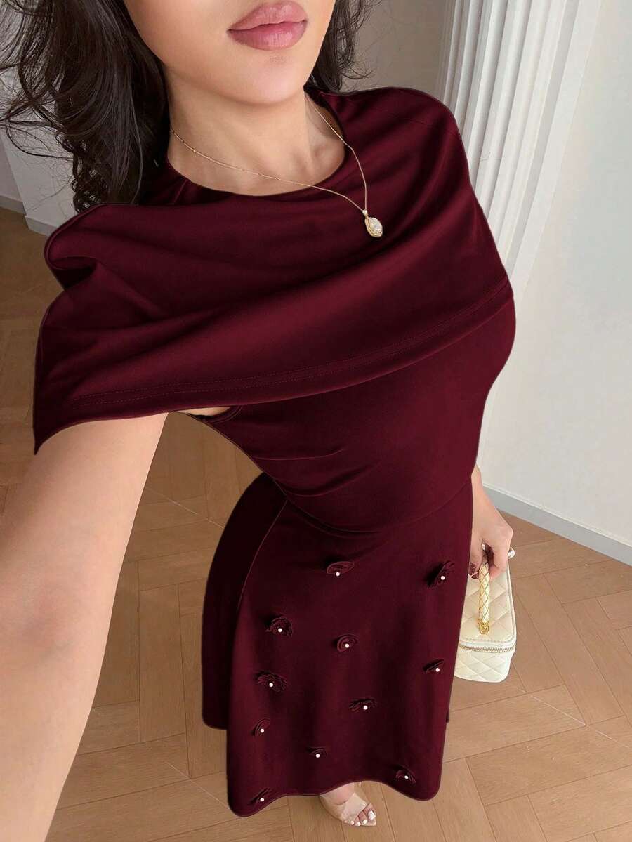 SHEIN Modelyn فستان عنابي قصير سادة مزين بزهور ثلاثية الأبعاد