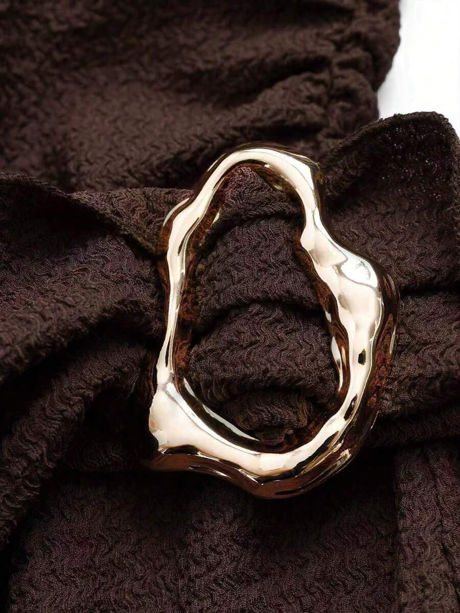 SHEIN GlowEve جمبسوت صيفي أنيق بني بياقة منسدلة وحلقة ذهبية من