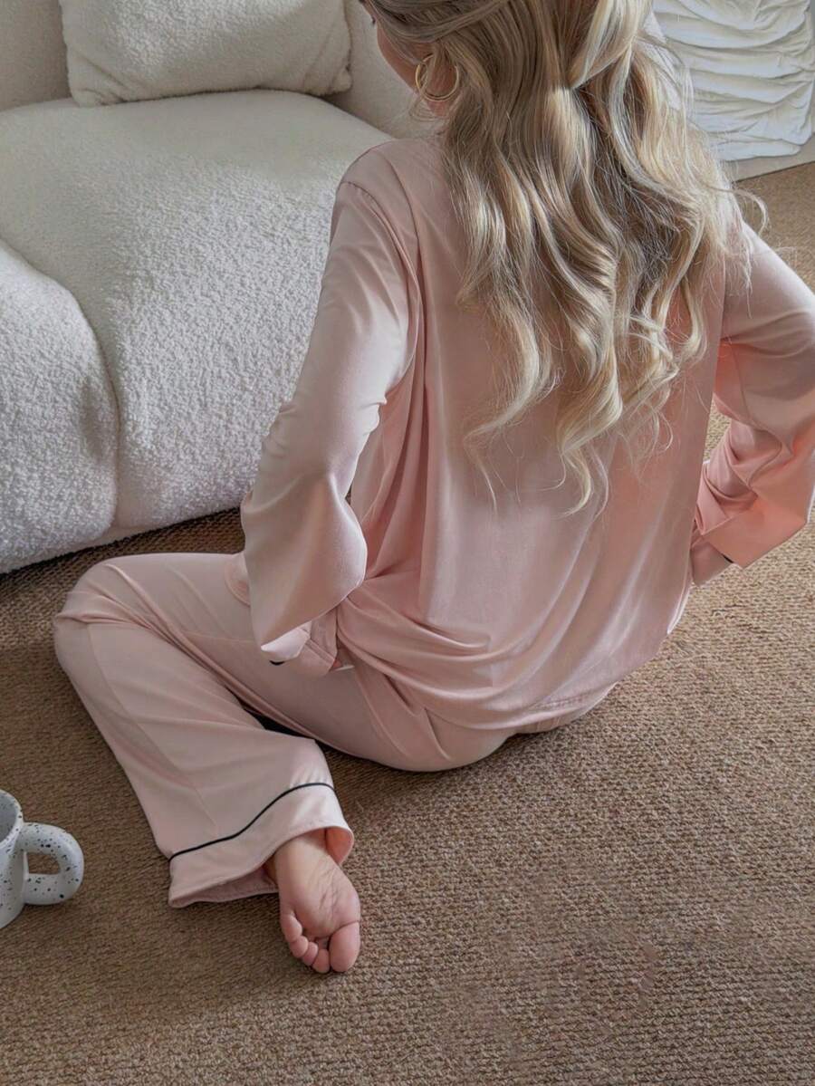 SHEIN طقم بيجامة بياقة مدببة وأكمام طويلة