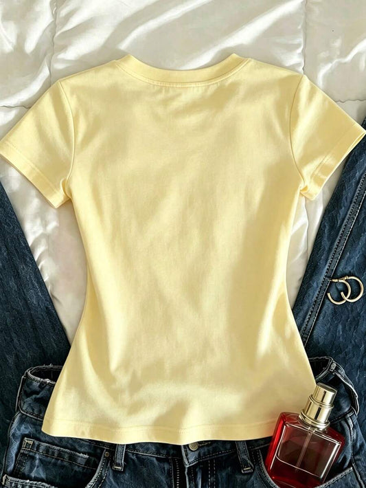 SHEIN تي شيرت نسائي بلون أصفر بياقة دائرية وأكمام قصيرة