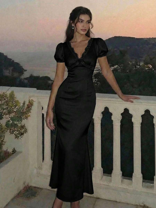 SHEIN MOD فستان أنيق بلون أسود بتفاصيل دانتيل وأكمام منفوخة