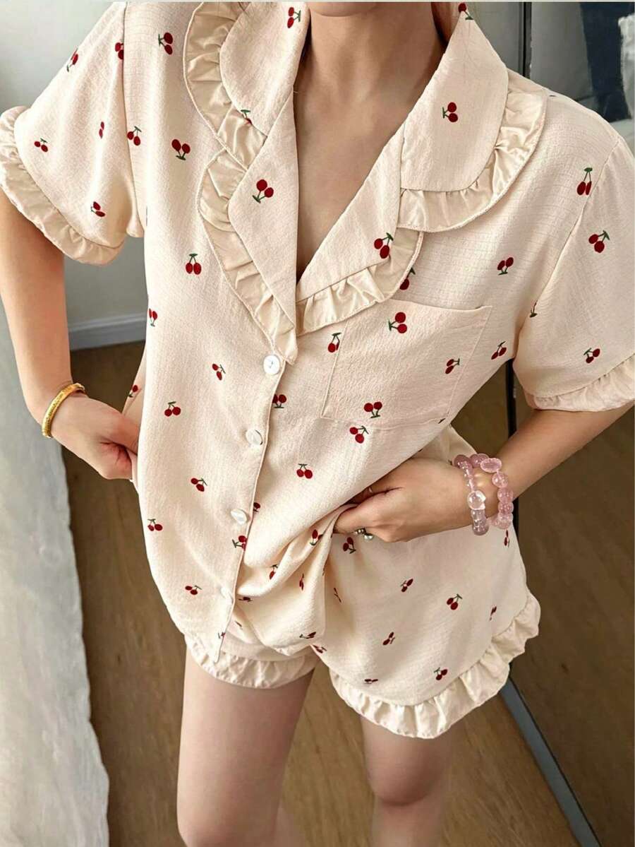 SHEIN Dreamivo طقم بيجامة قميص بأزرار وشورت بطبعة الكرز
