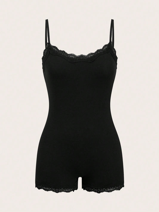 SHEIN PETITE رومبير قطني قصير بحمالات وتطريز دانتيل