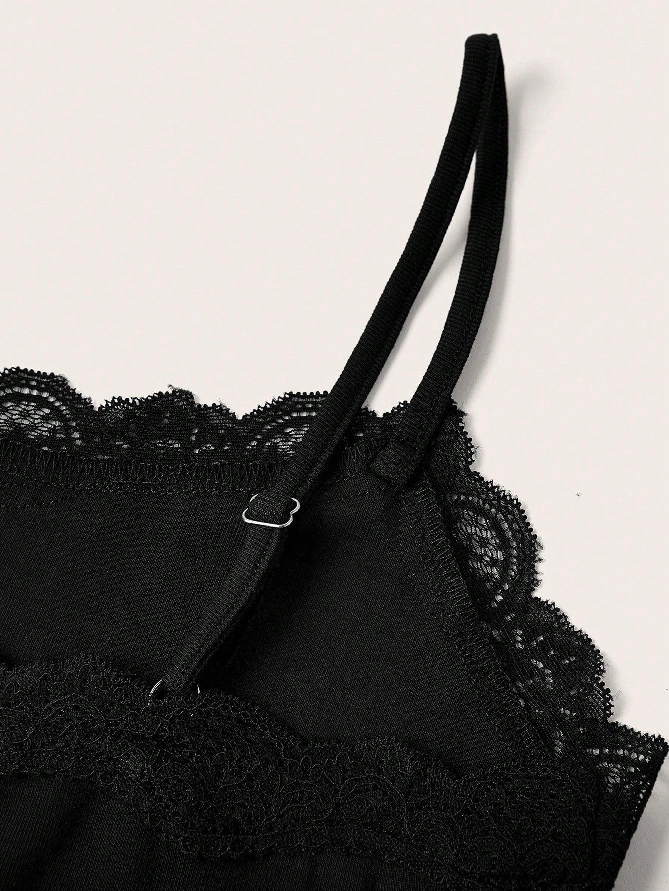 SHEIN PETITE | رومبير قطني قصير بحمالات وتطريز دانتيل