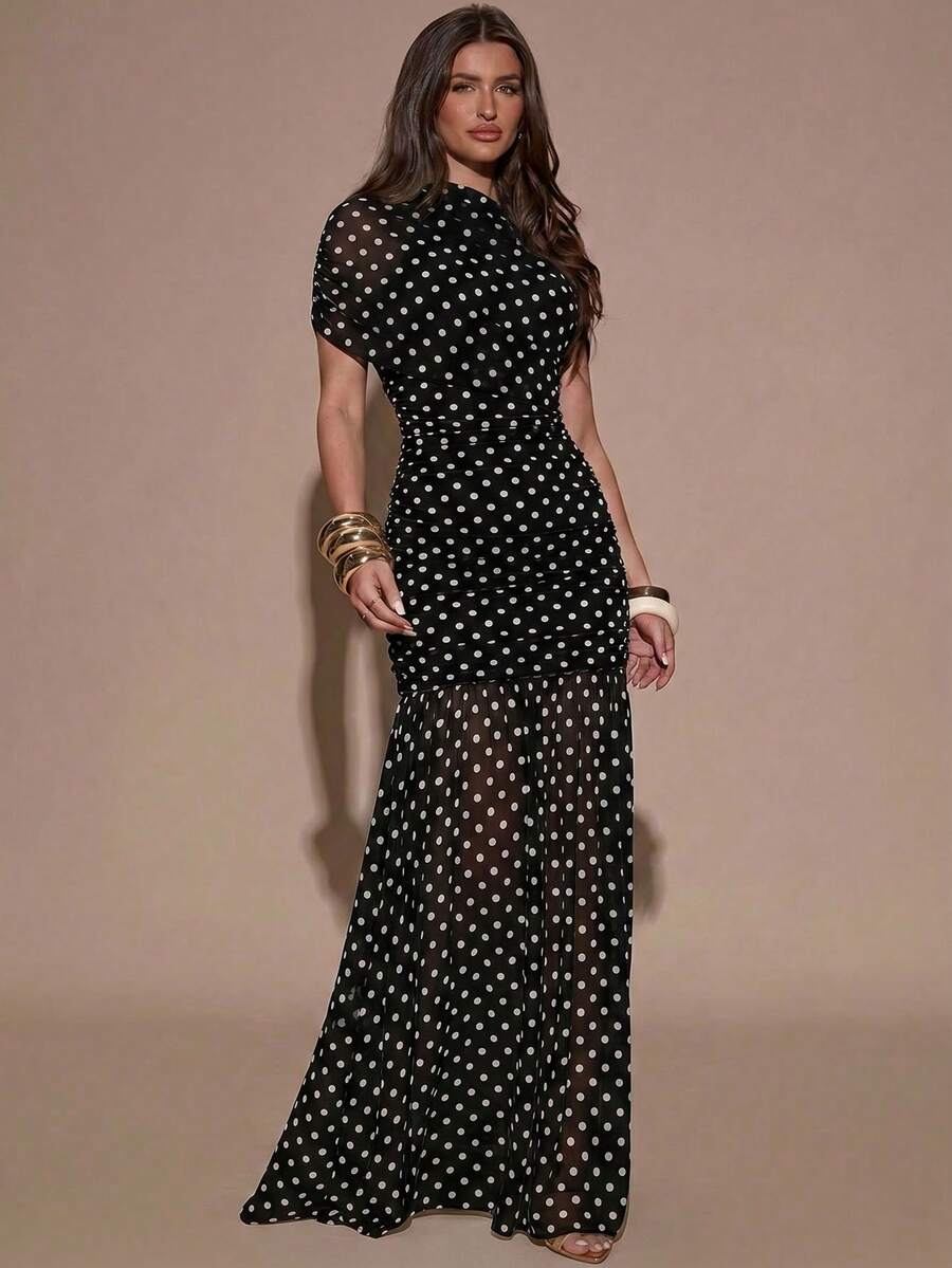 SHEIN BAE فستان أسود بنقشة بولكا دوت بيضاء بأكمام قصيرة وقصة ضيقة