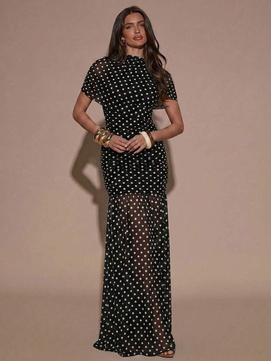 SHEIN BAE فستان أسود بنقشة بولكا دوت بيضاء بأكمام قصيرة وقصة ضيقة