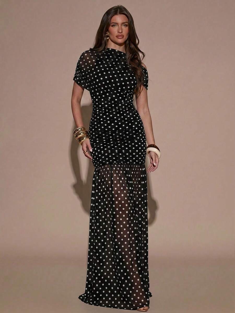 SHEIN BAE فستان أسود بنقشة بولكا دوت بيضاء بأكمام قصيرة وقصة ضيقة