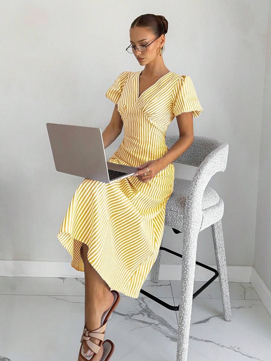 SHEIN Siren Gaze فستان أصفر متوسط الطول مخطط أنيق